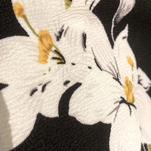 🆕 Black & White Floral Summer Shorts!!! NEW in Bag!!! leggings, floral shorts - Picture 6 of 7